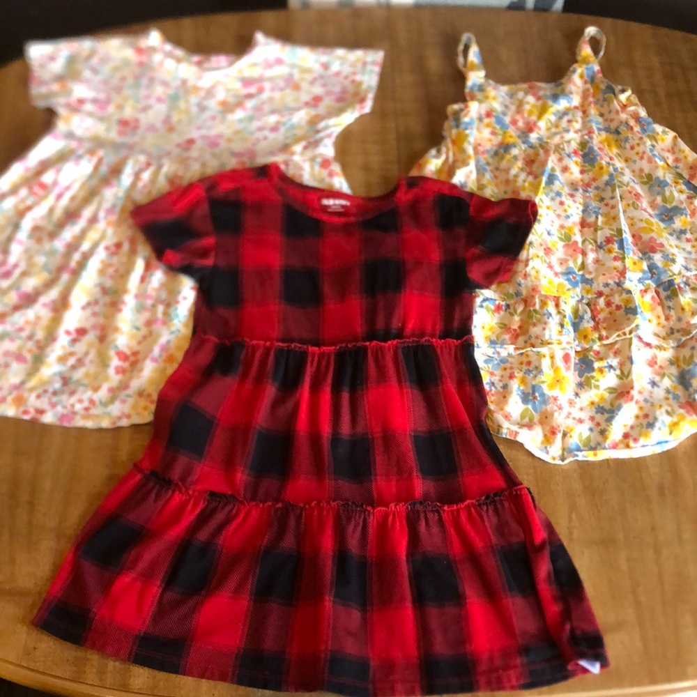 Girls size 6-7 dresses.